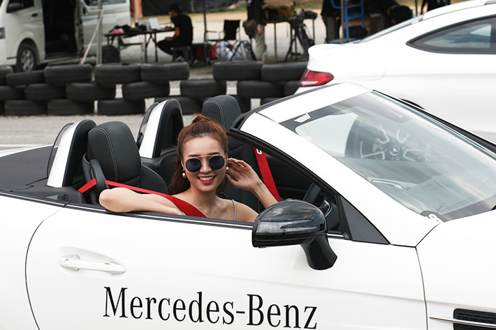 Trước đây, phiên bản thể thao của dòng SLK là SLK 55 AMG từng được trang bị động cơ V8 nạp khí tự nhiên. Tuy nhiên với sự xuất hiện của SLC 43 AMG, phiên bản này đã bị "khai tử" và không có "hậu duệ" SLC 55 AMG. So với SLK 55 AMG, động cơ V6 3.0l tăng áp kép của SLC 43 AMG yếu hơn 54 mã lực, nhưng mạnh hơn 19 Nm.