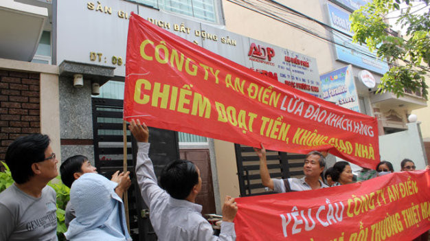 Do vậy, khi có tranh chấp liên quan đến Hợp đồng mua bán nhà, các bên khởi kiện tại Tòa án để giải quyết theo quy định tại Khoản 2, Điều 177, Luật Nhà ở 2014. Ảnh: Tuổi trẻ.