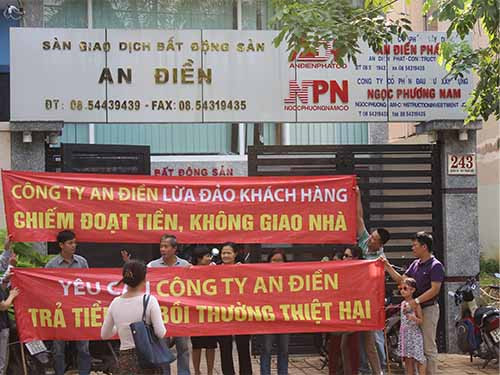 Trước những sai phạm này, thông tin trên cafeland.vn cho hay, vào tháng 9/2016, Thanh tra Sở đã kiểm tra quá trình hoạt động của chung cư này và phát hiện chủ đầu tư là Công ty cổ phần Xây dựng An Điền có nhiều sai phạm. Ảnh: NLĐ.
