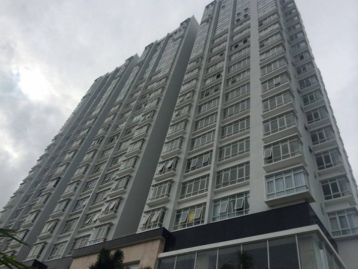 Nhằm đảm bảo an toàn tính mạng và tài sản cho các hộ dân, Sở Xây dựng khuyến cáo các hộ dân không tiếp tục sinh hoạt và cư trú tại Chung cư Viên Ngọc Phương Nam do công trình chưa xây dựng hoàn thiện và chưa được cơ quan chức năng kiểm tra công tác nghiệm thu theo quy định tại Khoản 4, Điều 123, Luật xây dựng 2014 (thẩm quyền kiểm tra của Bộ Xây dựng). Ảnh: NDH