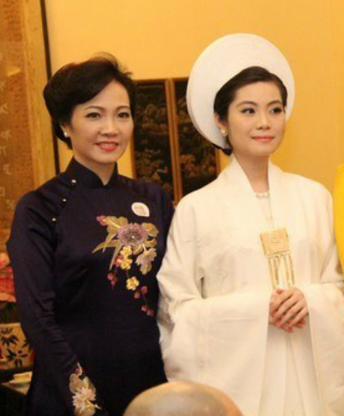 3. Mẹ con bà Lê Thị Thúy Ngà – Trần Thị Quỳnh Ngọc Một cặp mẹ con đại gia Việt tài sắc vẹn toàn khác phải kể đến là mẹ con bà Lê Thị Thúy Ngà – Trần Thị Quỳnh Ngọc. Cụ thể, nữ đại gia Lê Thị Thúy Ngà tiếp quản vai trò Chủ tịch Tập đoàn Nam Cường sau khi chồng bà là doanh nhân Trần Văn Cường qua đời đầu năm 2010. Ảnh: phatgiao.org.vn.