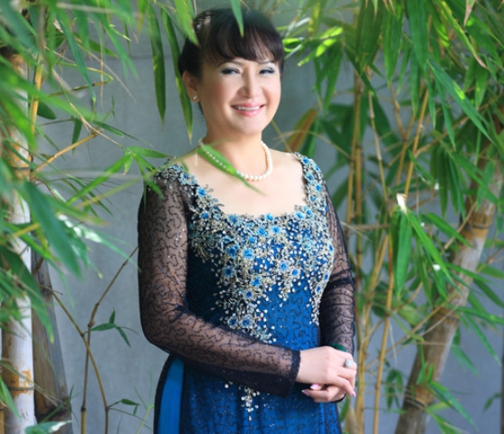 Bà Huỳnh Bích Ngọc là phu nhân ông Đặng Văn Thành, cựu Chủ tịch HĐQT Sacombank , là mẹ của ông Đặng Hồng Anh – Chủ tịch HĐQT Sacomreal. Mặc dù không xuất hiện trong top những người giàu nhất sàn chứng khoán, tuy nhiên, bà Huỳnh Bích Ngọc lại là một nữ doanh nhân rất quyền lực, có trong tay rất nhiều doanh nghiệp lớn ngành mía đường và được mệnh danh là “Nữ hoàng” ngành mía đường. Ảnh: Lady Luxury.
