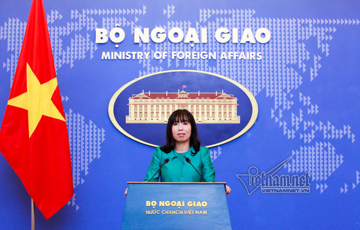 Bà Thu Hằng là nữ phát ngôn viên thứ tư của Bộ Ngoại giao sau các bà Hồ Thể Lan, Phan Thúy Thanh và Nguyễn Phương Nga.