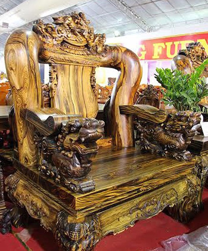 Một vị đại gia Sài Gòn (giấu tên) đã chi số tiền 2,2 tỷ đồng để sở hữu bộ bàn ghế kỳ lân này. (Ảnh: Vietnamnet)