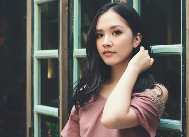 "Bên cạnh đó, mình còn được gặp gỡ nhiều người, trải nghiệm những công việc khác nhau, sống thử cuộc sống của những con người khác để cảm nhận được nỗi đau, cũng như những hạnh phúc của họ”. Vì muốn xây dựng hình ảnh tốt cho bản thân nên khi được mời tham gia các vai diễn cảnh nóng, ăn mặc sexy, Hà Anh đều khéo léo từ chối.