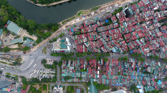 Điểm đầu Voi Phục sẽ giao cắt với đường Kim Mã - Cầu Giấy, đây cũng là nút giao thông lớn quan trọng của thủ đô khi tuyến metro số 3 Nhổn - ga Hà Nội đặt ga trung chuyển giữa đường sắt trên cao và đường sắt ngầm dưới lòng đất.