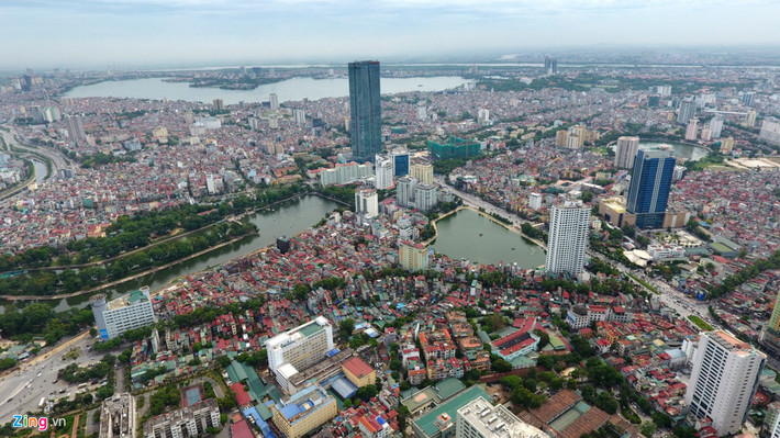 Quãng đường từ Voi Phục tới ngã tư Nguyễn Chí Thanh (men theo hàng cây xanh ở giữa ảnh) có chiều dài khoảng 800 m. Trên đoạn đường này có khá nhiều cơ quan đơn vị lớn như Đại sứ quán Nga, Bệnh viện Phụ sản Hà Nội, Bệnh viện Nhi Trung ương...