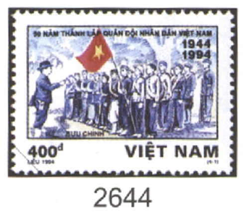 Bộ tem kỷ niệm 50 năm thành lập Quân đội Nhân dân Việt Nam phát hành ngày 22/12/1994 gồm 4 mẫu tem, do họa sĩ Hoàng Thúy Liệu thiết kế, có mẫu tem mã số 2644 khắc họa hình ảnh đội Việt Nam Tuyên truyền giải phóng quân, đồng chí Võ Nguyên Giáp làm chỉ huy đeo súng ngắn đứng trước hàng quân. Ảnh: VNpost.