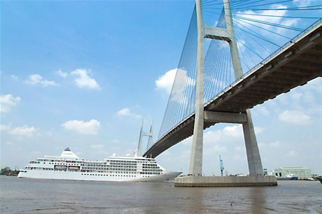 Thanh tra Chính phủ đã ban hành kết luận thanh tra các dự án BOT, BT giao thông trên địa bàn TPHCM và kiến nghị xử lý sai phạm với số tiền trên 2.100 tỷ đồng tại 6 dự án. Dự án BOT cầu Phú Mỹ là một trong số 6 dự án vừa bị "điểm danh". Ảnh: Báo Đầu tư.