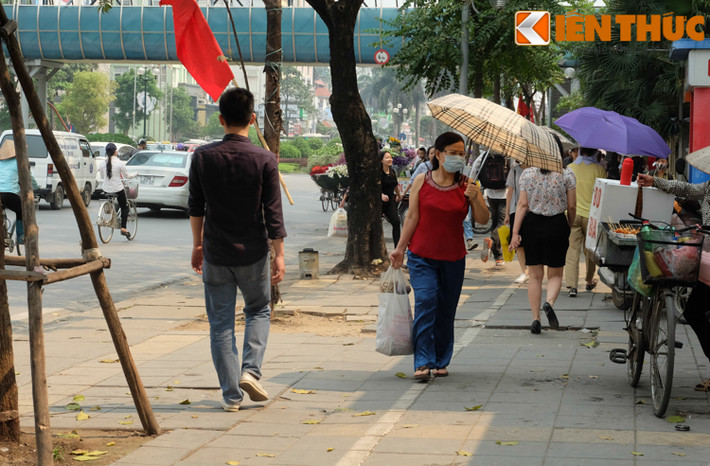 Nắng nóng đầu mùa cũng đã ảnh hưởng một phần đến sinh hoạt của người dân.
