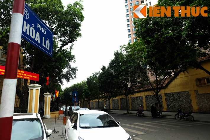 Nối từ phố Hai Bà Trưng đến phố Lý Thường Kiệt, phố Hỏa Lò Hà Nội dài 165m này có một điểm khá đặc biệt, đó là chỉ có một địa chỉ duy nhất.