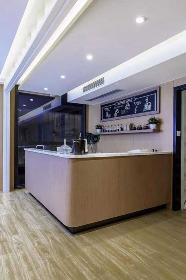 Quầy bar mini với thiết kế đơn giản, trang nhã.