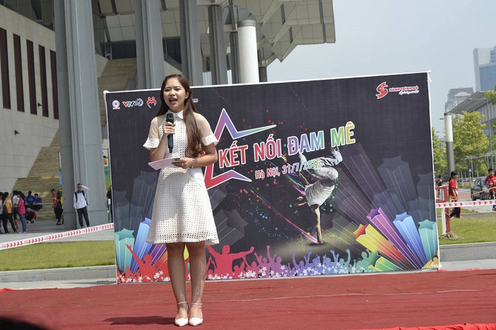 Thảo cũng từng đạt danh hiệu Miss trong cuộc thi Miss and Mr - một hoạt động thường niên của CLB thanh niên vận động hiến máu Học viện Báo chí và Tuyên truyền; danh hiệu chuyên viên sự kiện và truyền thông xuất sắc trong các ngày hội hiến máu lớn như: Nắng Tháng Giêng, Người Việt Trẻ. Được mọi người xung quanh nhận xét là người thân thiện, quảng giao và biết lắng nghe người khác... tuy nhiên, khi nói về tính cách của bản thân, Thảo tự nhận mình là người có cái tôi cá nhân khá cao, hơi nóng giận và đôi lúc mất bình tĩnh khi giải quyết vấn đề.