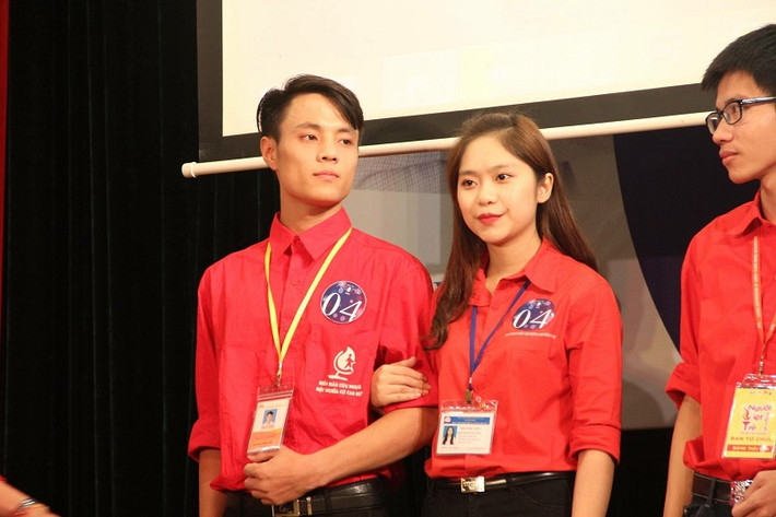 Ngoài xinh đẹp, học tập tốt, nữ sinh 9X còn tham gia rất nhiều hoạt động của đoàn trường, các hoạt động tình nguyện vì cộng đồng. Cô nàng tham gia tích cực vào phong trào thanh niên đặc biệt là Phong trào hiến máu tình nguyện. Hiện tại, Phương Thảo đang giữ chức vụ đội phó CLB máu Học viện Báo chí và tuyên truyền.