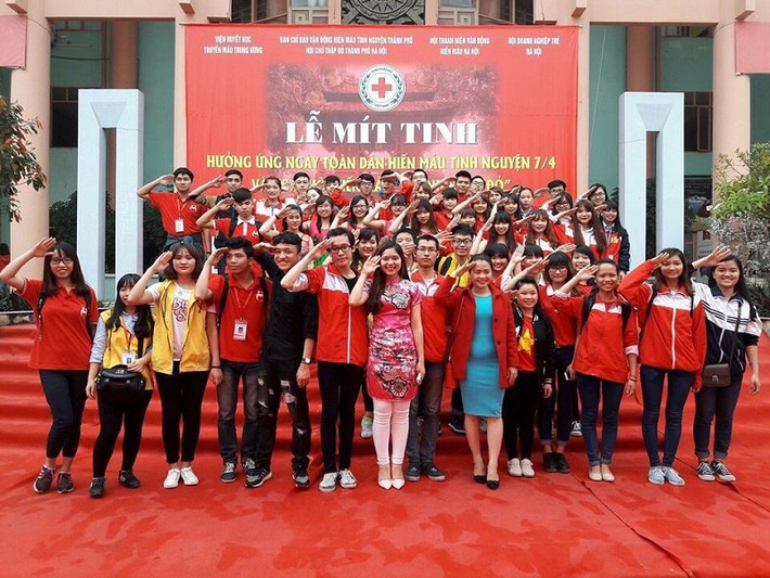 Với ước mơ được trở thành một MC, một biên tập viên thành công trên lĩnh vực truyền hình, vì vậy, nữ sinh xinh đẹp đang không ngừng cố gắng, phấn đấu từng ngày để theo đuổi niềm đam mê ấy. Bởi cô nàng luôn ý thức được đối với nghề cần 50% là năng khiếu, 50% còn lại quyết định bởi sự nỗ lực từ bản thân.