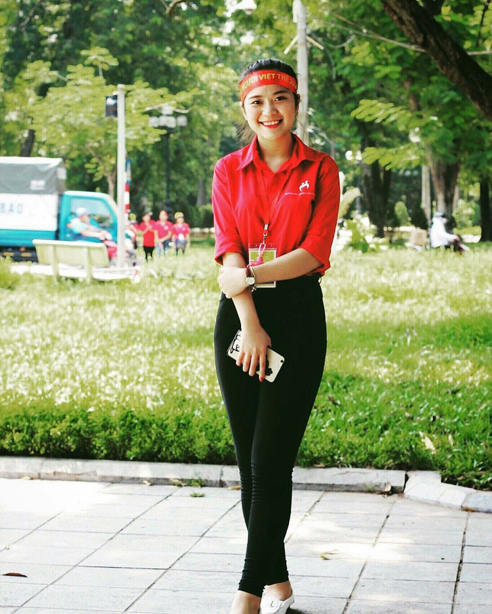 Phương Thảo được nhiều người mến mộ không chỉ bởi nét đẹp dịu dàng, thanh thoát mà còn nhờ thành tích học tập đáng nể. Từ cấp 2 đến cấp 3, cô nàng luôn là gương mặt có thành tích học tập dẫn đầu của lớp. Thảo từng đạt học sinh giỏi môn Văn cấp thành phố; học sinh giỏi môn GDCD cấp tỉnh; điểm thi đại học khối C cũng nằm trong top cao nhất trường (25,75 điểm).
