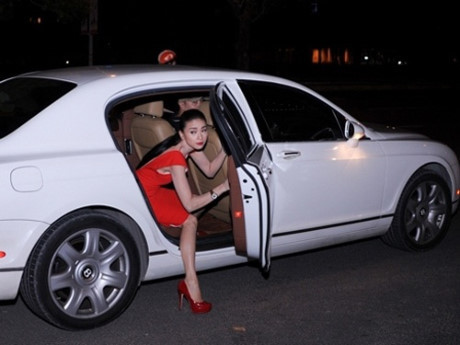 Năm 2009, người đẹp Ngô Thanh Vân cùng một vài người bạn của mình đã thành lập một công ty giải trí riêng do cô đứng đầu. Thành công rõ rệt nhất của “bà bầu” chính là lăng xê thành công nhóm nhạc thần tượng 365, sản xuất bộ phim Tấm cám: Chuyện chưa kể với doanh thu khoảng 60 tỷ đồng.