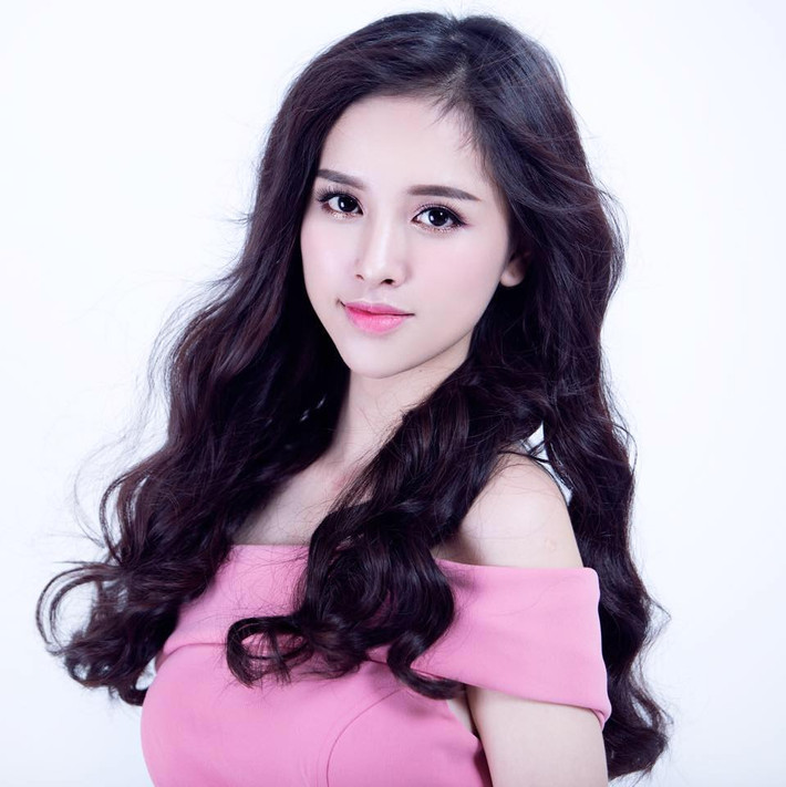 Vợ sắp cưới của anh trai ca sĩ Bảo Thy - Trang Pilla tên thật là Đỗ Thị Thùy Trang (SN 1994).