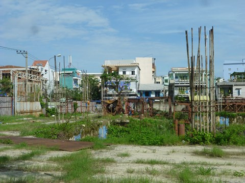4. Dự án Danang Center Dự án Danang Center (nằm trên các trục đường Phan Châu Trrinh, Hùng Vương và Nguyễn Thị Minh Khai) của Công ty Cổ phần địa ốc Vũ Châu Long làm chủ đầu tư và được khởi công từ năm 2008. Ảnh: Infonet.
