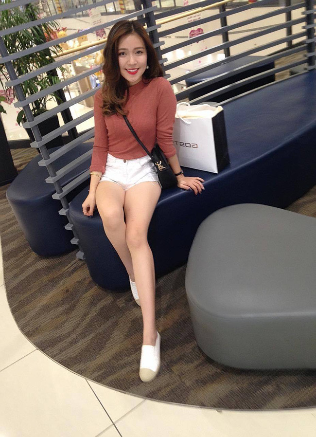 Tuy nhiên, hot girl xinh đẹp này không hề có ước mơ dấn thân vào showbiz mà chia sẻ rằng, sau khi ra trường, cô sẽ thành y tá hoặc điều dưỡng viên đúng như ngành mình đang theo học.