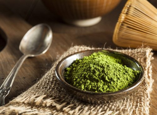 6. Bột siêu thực phẩm: Bột trà xanh matcha và bột nghệ ngày càng được dùng phổ biến. Trong năm tới, các cửa hàng tạp hóa cao cấp sẽ thịnh hành loại rễ maca và bột cacao. Ảnh: Eatthis.
