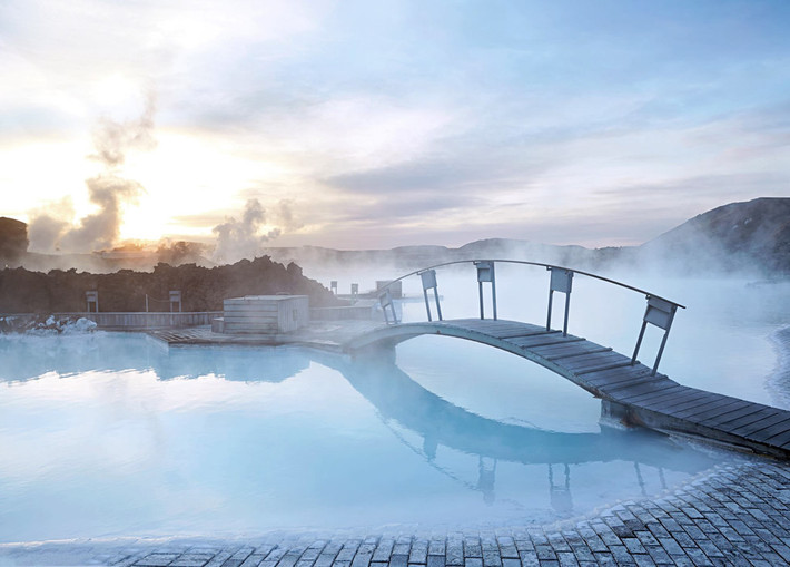 Tuổi Hợi: Reykjavik (Iceland) là một điểm tham quan ngày càng hút khách, với khung cảnh thiên nhiên tuyệt đẹp, hồ nước nóng Blue Lagoon nổi tiếng và độ an toàn cao. Ảnh: Twomonkeystravelgroup.