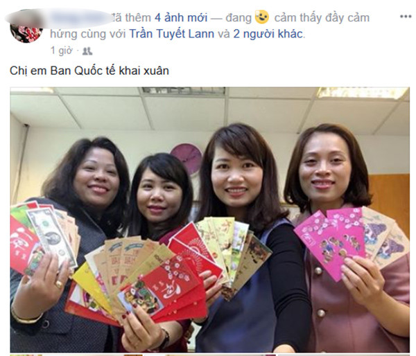 Các chị em các cơ quan báo chí ai cũng xinh đẹp và rạng rỡ.