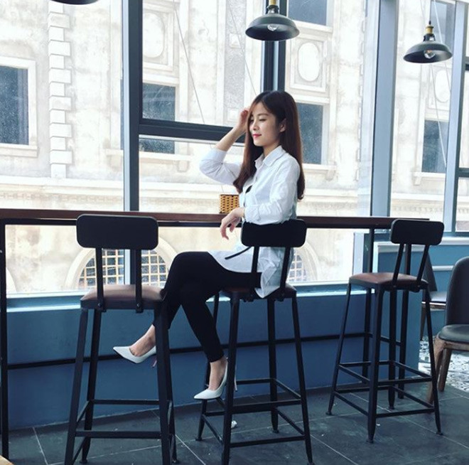 “Hai đứa chỉ có 5 tháng yêu và tìm hiểu nhưng mình chẳng có điểm nào nghi hoặc. Có lẽ, con gái chỉ cần có thế, một người hiểu mình, yêu thương mình và cả gia đình mình nữa”, cô chia sẻ.