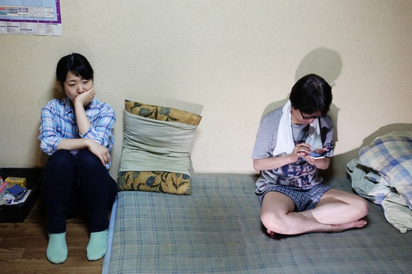 Hikikomori là hiện tượng những người tự giam mình trong phòng và cắt liên lạc với đời sống xã hội trong thời gian dài hơn sáu tháng, chỉ liên hệ với người thân trong gia đình. Những người mắc chứng hikikomori thường là thanh thiếu niên.