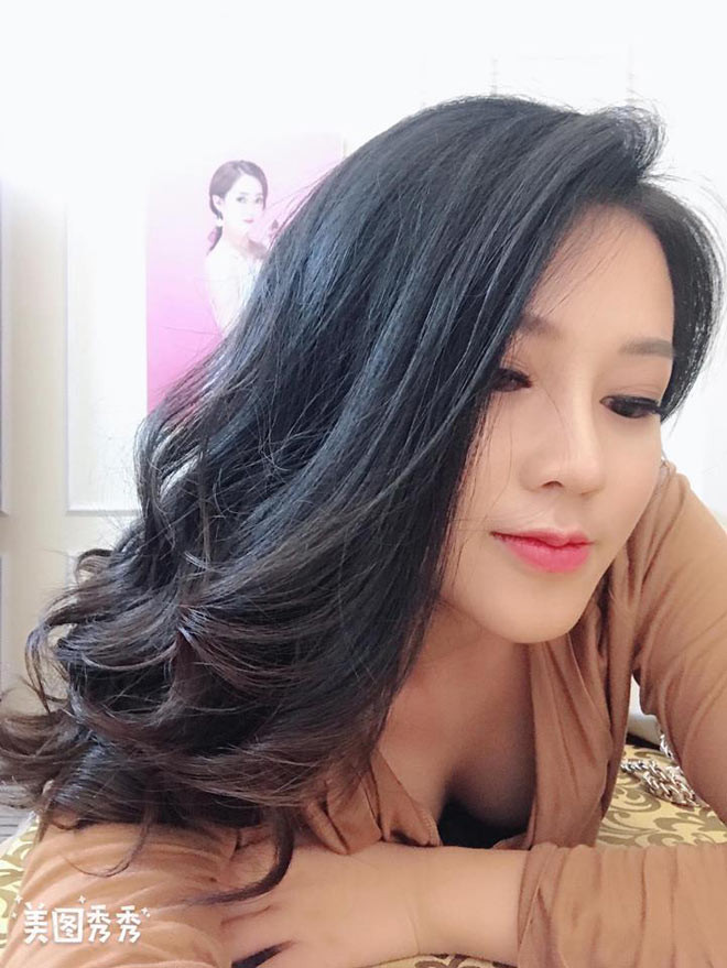 “Mình tập vào tất cả các buổi chiều trong tuần bởi chưa bao giờ khao khát dáng đẹp đến thế. Đến tháng 8/2017, mình chính thức giảm 20kg, số đo ba vòng không được như người ta nhưng với mình đã là lý tưởng, 80 - 63 – 87”, Huyền Anh nói.