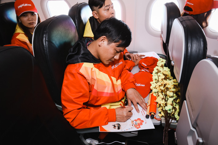 150 thanh niên công nhân và sinh viên, mỗi người một hoàn cảnh khó khăn.