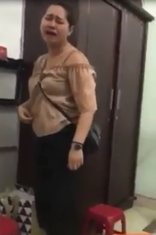 Cư dân mạng chắc hẳn chưa thể quên được một đoạn clip được lan truyền mấy ngày nay, ghi lại cảnh một cô vợ mập bật khóc thút thít vì chỉ vì bị chê béo, rồi liên tục trách chồng không cho tiền đi cắt, hút mỡ bụng để giảm cân.