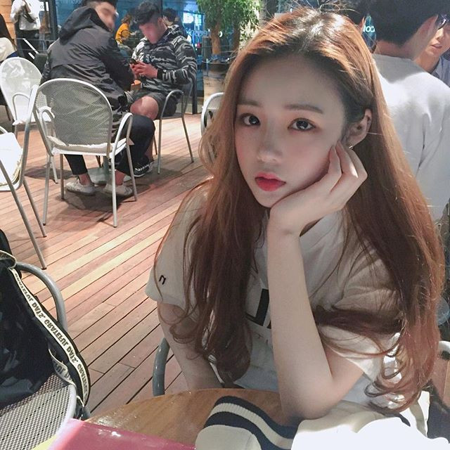 Han Jeong Joo là ulzzang mới nổi ở Hàn Quốc với hơn 250.000 người theo trên mạng.