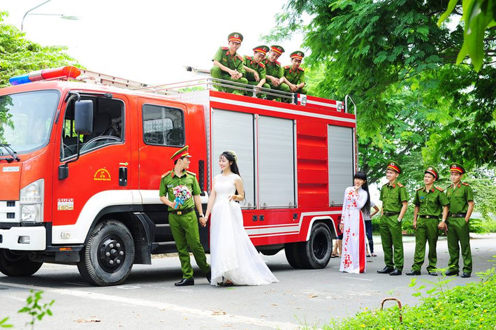 3 năm yêu nhau, thời gian không phải quá dài nhưng cũng không thể nói là ngắn để tìm hiểu nhau. 3 năm ấy Mai Tuyết cảm nhận được trọn vẹn tình yêu mà Quốc Doanh dành cho cô, coi đó như mối tình đầu và cũng là mối tình cuối của mình. Với cô thì "nửa kia" của mình - một người con xuất thân từ miền Trung, mảnh đất hứng chịu nhiều thiên tai - là một người chịu khó, biết phấn đấu và vào thành phố lập nghiệp.