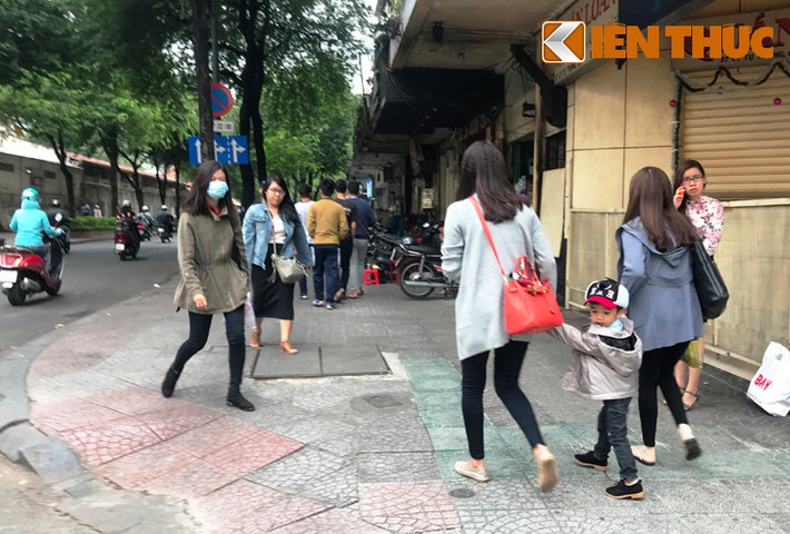 Không ít người dân TP.HCM tỏ ra vô cùng thích thú tận hưởng không khí lạnh vào dịp cuối năm, nhất là đúng vào những ngày cận Noel.