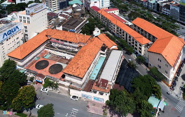Khu đất 5.443 m2 trên nền bệnh viện Sài Gòn sẽ là một trong 3 khu đất vàng tại trung tâm thành phố được Bitexco triển khai xây cao ốc cao tối đa 45 tầng, nằm cạnh ga metro Bến Thành - Suối Tiên, đối diện Spirit of Saigon cũng của Bitexco đang xây dựng.