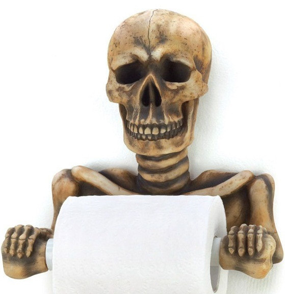 Lõi giấy vệ sinh bằng xương người chắc chắn không vị khách nào dám vào toilet. Ảnh: Euroking.