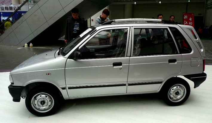 Mẫu xe ô tô rẻ nhất tại Trung Quốc - Jiangnan TT có giá 15.800 NDT (2.415 USD), tương đương 54 triệu đồng. Jiangnan TT thực chất là mẫu xe Maruti 800 do liên doanh Maruti Suzuki sản xuất tại thị trường Ấn Độ. Đây cũng từng là những mẫu xe rẻ nhất tại Ấn Độ. Ảnh: PakWheels.