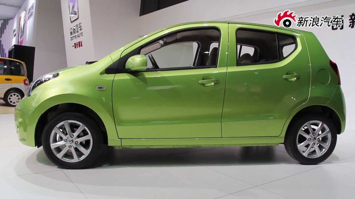 Mẫu xe nhỏ của Trung Quốc Zotye Z100 được chào bán với giá siêu rẻ. Phiên bản hạng trung có giá bán khởi điểm là 3.850 USD (hơn 80 triệu đồng). Phiên bản cao cấp hơn được bán với giá 4.000 USD (85 triệu đồng). Ảnh: YouTube.