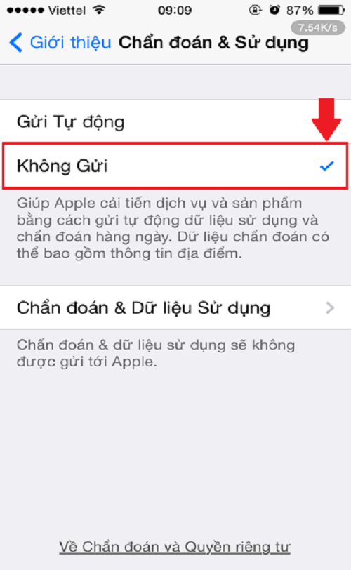 Nhiều người dùng không để ý và luôn để chế độ tự động gửi phản hồi cho Apple. Đây chính là nguyên nhân khiến lượng pin iPhone sụt giảm theo thời gian. Ảnh: Vnreview.