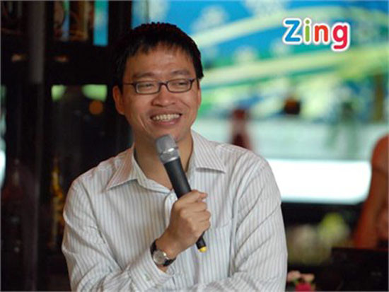 Năm 2002, ông Lê Hồng Minh từng dẫn đầu đoàn Việt Nam tham dự World Cyber Game tại Hàn Quốc. Đầu năm 2003, ông cùng vài người bạn thành lập một phòng chơi game nhỏ chỉ để chơi game và làm một vài dịch vụ kinh doanh kèm theo. Ảnh: Zing.