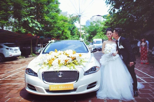 “Không ngờ Việt Nam lại có nhiều đại gia như vậy. Rất muốn một lần được trải cảm giác này”, là bình luận của dân mạng.
