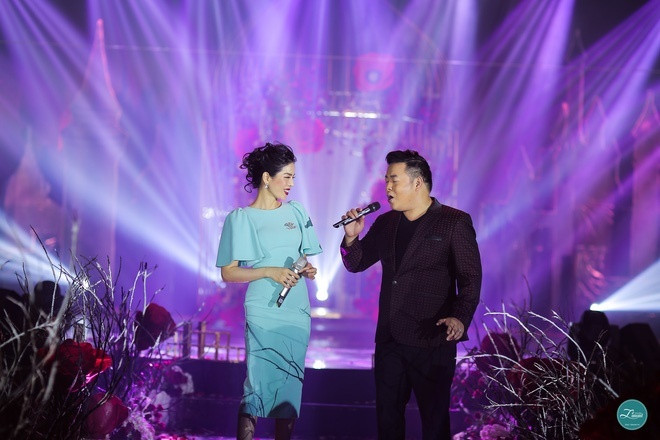 Tối 1/7/2017, trên một trang diễn đàn lớn vừa đăng tải một bài viết với những hình ảnh và thông tin về một siêu đám cưới được diễn ra tại Đông Anh, Hà Nội khiến cộng đồng mạng không khỏi xôn xao và choáng ngợp.