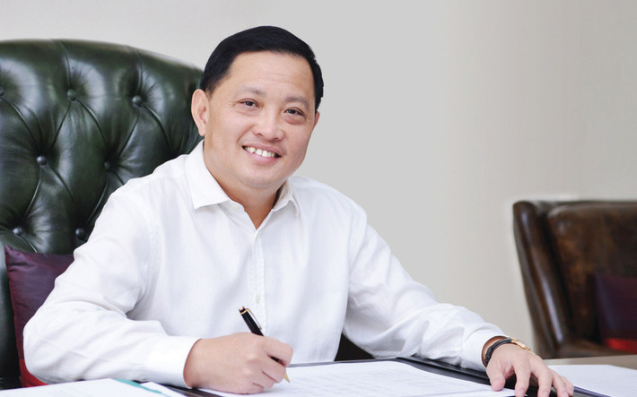 7. Nguyễn Văn Đạt Ông Đạt là một trong những cổ đông sáng lập của CTCP Phát triển Bất động sản Phát Đạt, một trong những ông lớn bất động sản của thị trường phía Nam. Nhờ đà tăng gấp đôi của cổ phiếu PDR từ đầu năm đến nay đã giúp ông chủ công ty này trở lại danh sách 10 người giàu nhất sàn chứng khoán.