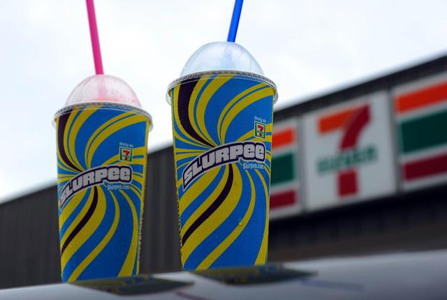 Chỉ trong ngày này, 7-Elevent tiêu thụ được khoảng 1,89 lít Slurpee tại thị trường Bắc Mỹ. Ảnh: Getty Images.