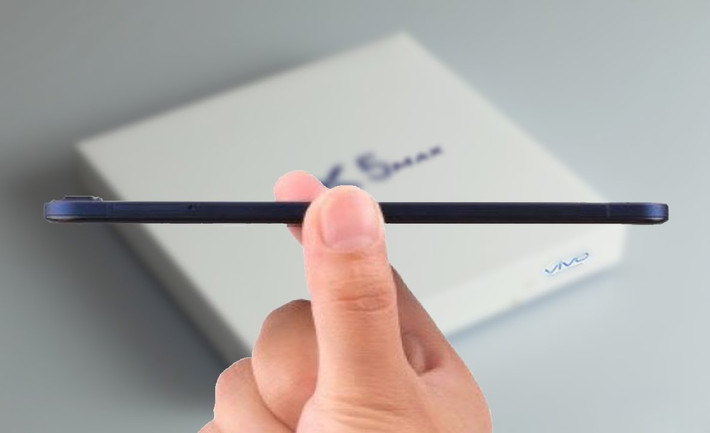 Với độ dày chỉ 4.75mm, Vivo X5 Max được coi là điện thoại mỏng nhất thế giới hiện nay. Máy sở hữu màn hình 5.5 inch, full HD Super AMOLED, vi xử lý 8 lõi Snapdragon 615 64-bit. Ảnh: Youtube.