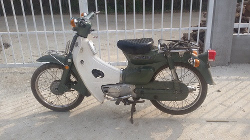 Cách đây 40 năm, chỉ những gia đình giàu có mới sở hữu chiếc Honda Cub. Đến tận những năm 1990, nhiều gia đình sở hữu xe Cub vẫn trân trọng và coi đó là tài sản lớn của gia đình. Ảnh: Youtube.