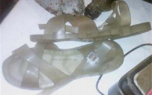 Dép nhựa Tiền phong cũng là sản phẩm mà chỉ các gia đình có điều kiện mới sắm được. Ảnh: Kontumquetoi.
