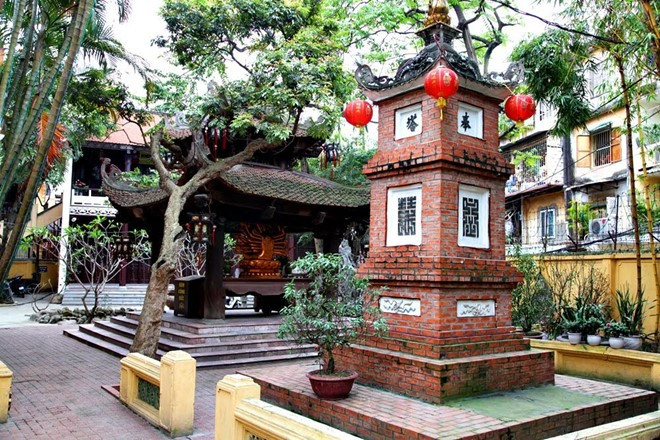 Chùa Phúc Khánh (Tây Sơn, Đống Đa) là ngôi chùa nổi tiếng linh thiêng ở Hà Nội, dịp đầu xuân mỗi năm hay ngày rằm, mùng 1, rất đông khách thập phương tới chùa. Ảnh: Tinhtam.