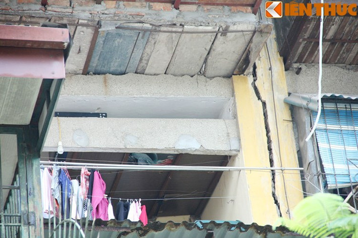 6. Khu tập thể Tân Mai Khu tập thể Tân Mai gồm 7 khối nhà A1, A2, A3, A5, A6, A7, A8. tháng 10/2011, UBND thành phố Hà Nội đã phê duyệt và giao cho Công ty Cổ phần Đầu tư Phát triển nhà và đô thị (HUD6) làm chủ đầu tư, nghiên cứu và lập quy hoạch cải tạo, xây dựng lại khu tập thể này thành 2 khu chung cư CT1 và CT2. Dự án có tổng diện tích là 13.244m2.